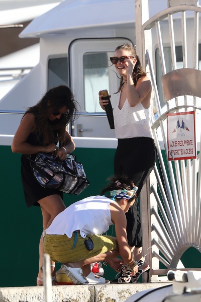 47712257_hqcelebcorner-19.jpg