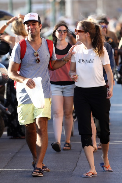 47712399_hqcelebcorner-59.jpg