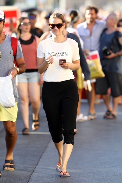 47712401_hqcelebcorner-60.jpg