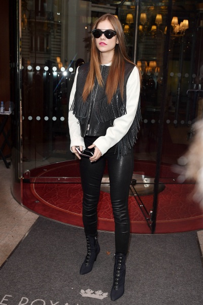 52995852_hqcelebcorner-4.jpg