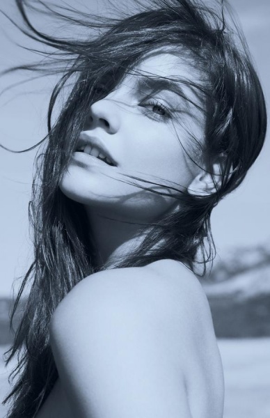 barbara-palvin-nouvelle-egerie-des-parfums-gioia-d039armani-photo-6.jpg
