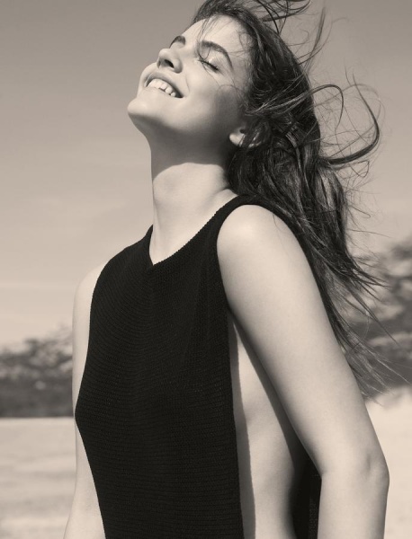 barbara-palvin-nouvelle-egerie-des-parfums-gioia-d039armani-photo-7.jpg