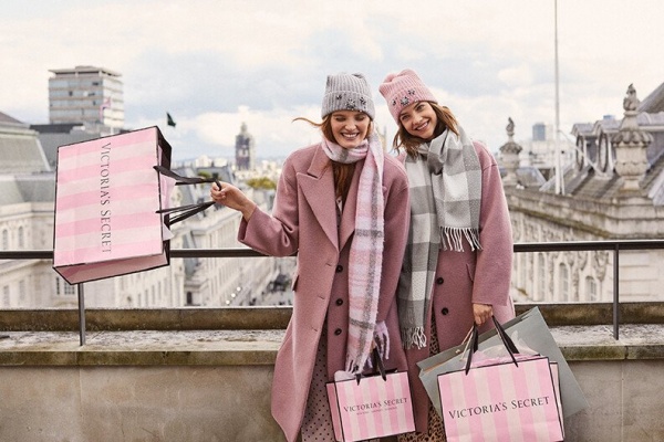 victorias-secret-beauty-holiday-alexina-josephine-perfect-gifts-lookbook-2019-hi-res_6ccfaf3a6a2f6c16384e0222370b76e8.jpg