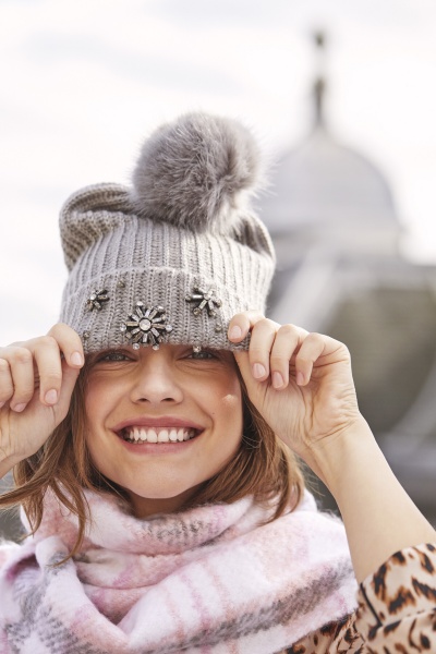 victorias-secret-beauty-holiday-gift-guide-2019-plush-plaid-scarf-sparkle-pom-pom-hat-hi-res_471c413e38373cf57c400205987c131d.jpg